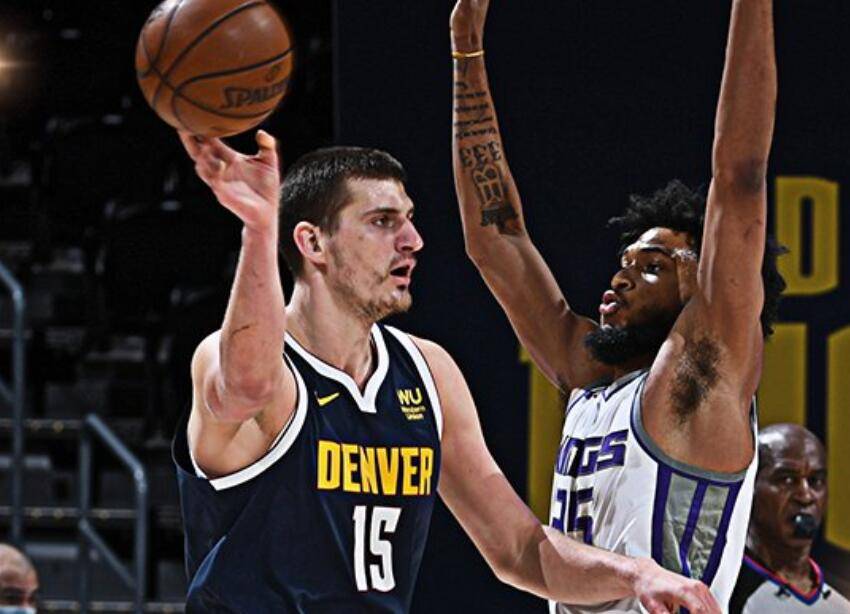 她的发球势 她的发球势