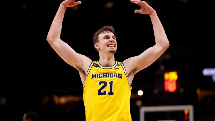 球队既能以 球队既能以